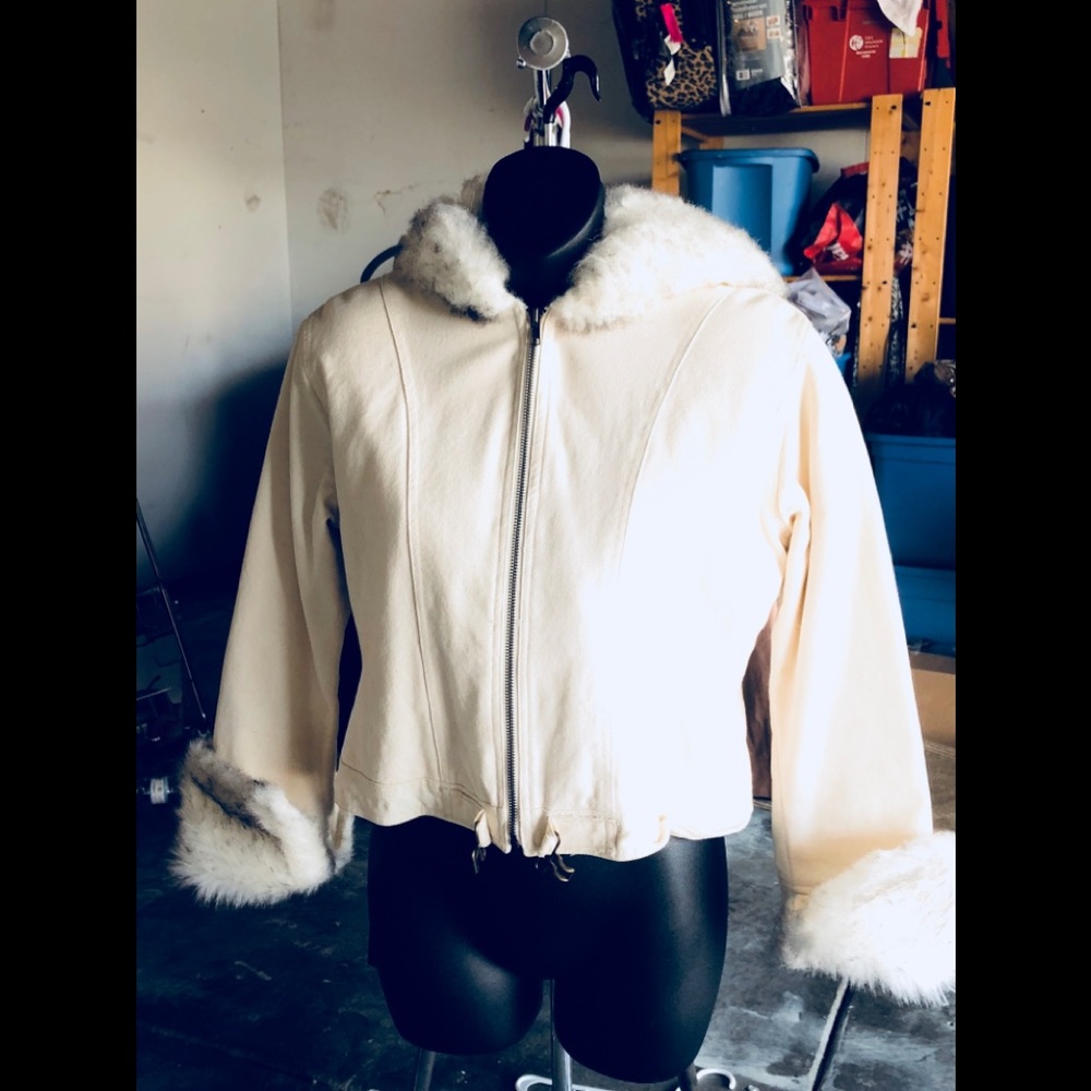 Fur hood and fur sleeves